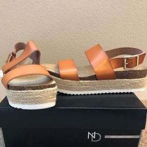 New directions cognac platform tan sandal 8.5